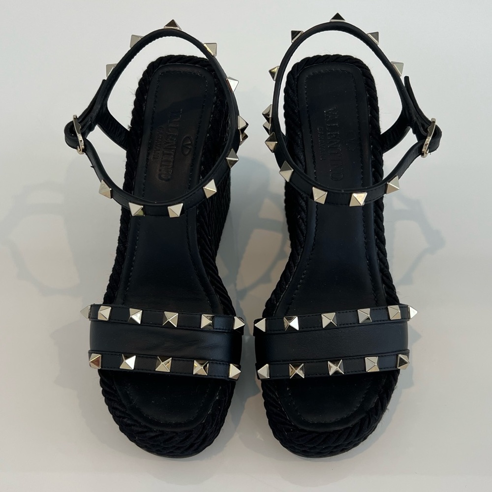 VALENTINO GARAVANI BLACK ROCK STUD WEDGE SANDALS SIZE IT 37.5 / US 7.5